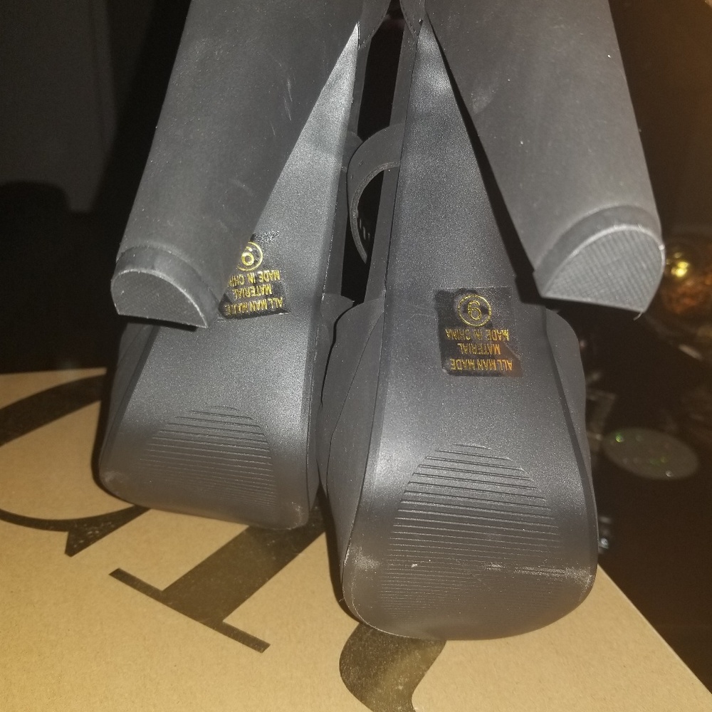 Heels - Picture 3 of 3